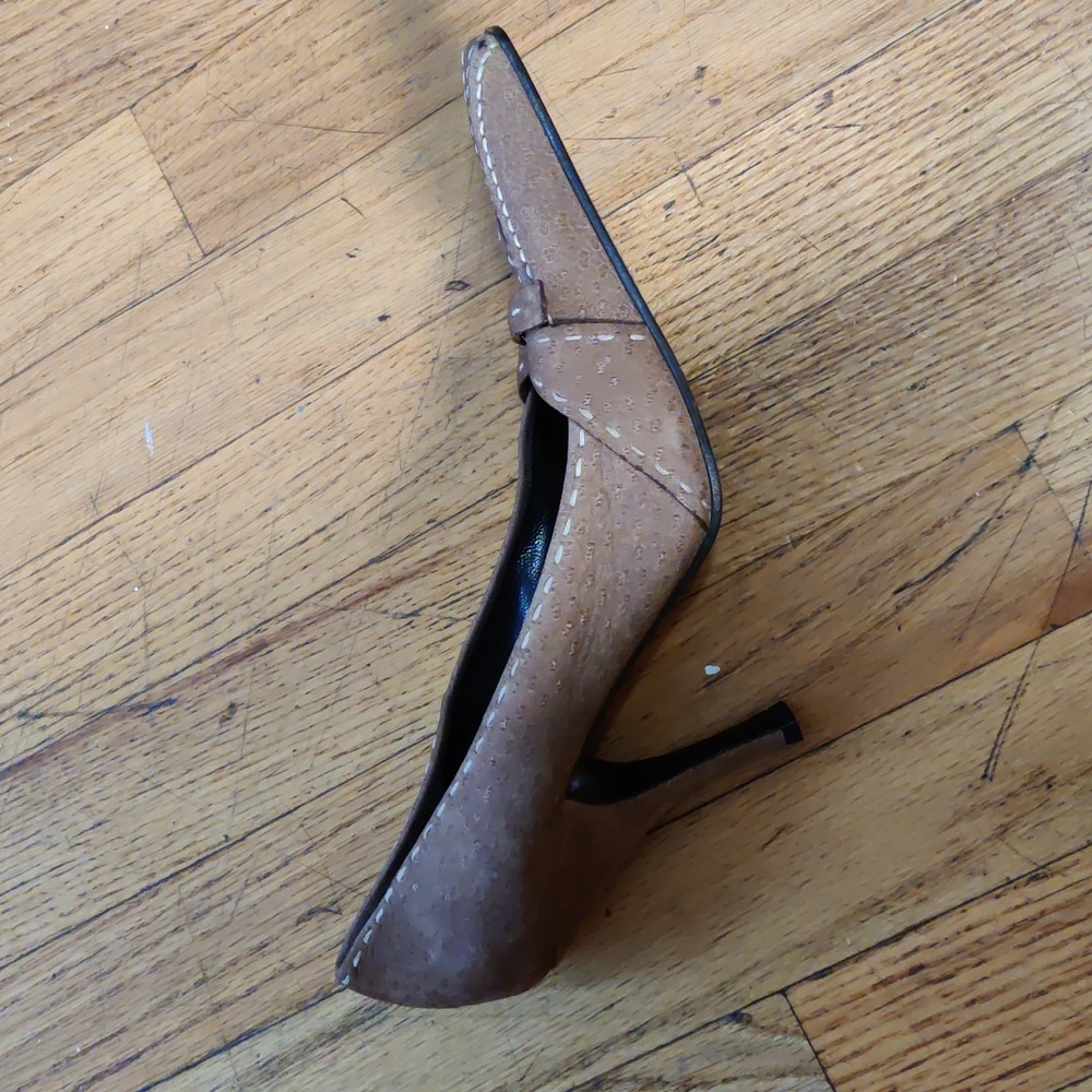 Shoe - Picture 3 of 5